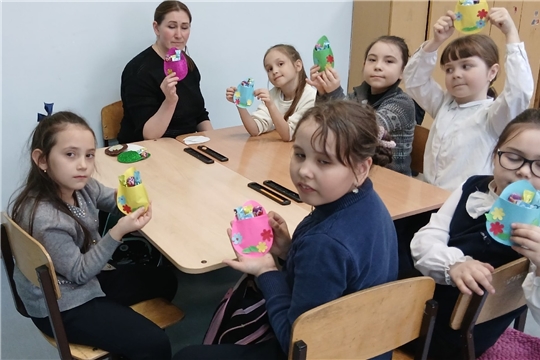 Методист Большеатменского СДК провела мастер-класс «Пасхальная радость»
