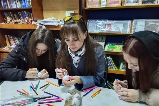 В Ижекейском СК проведен мастер-класс "Пасхальные яйца"