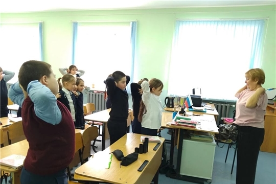 Заведующая Большеатменским СДК провела информационный час "Мы за ЗОЖ"