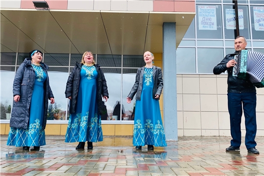 На уличной сцене РДК состоялась концертная программа «Цветущий май»