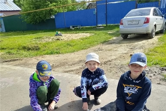 Методист Хирлукасинского СК провела конкурс рисунков «Моё счастливое детство»