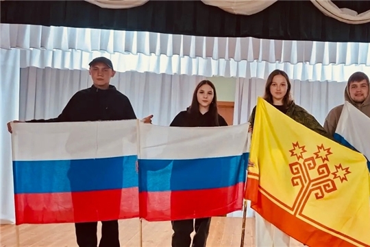 Методист Шолинского СК провёл тематический час "Гордимся своей страной!"