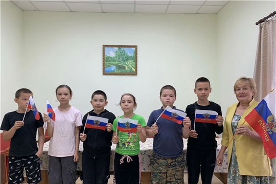 Работники Большеатменского СДК провели тематическую программу "Люблю тебя, моя Россия!"
