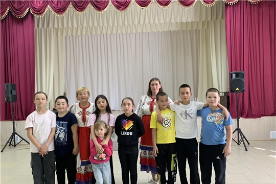 В Большеатменском СДК состоялась познавательно-игровая программа "Ача-пăча вăййисем"