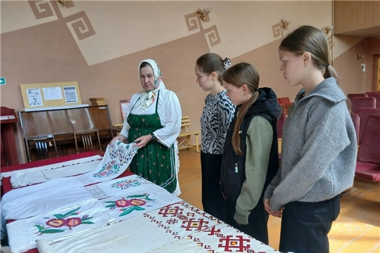 В Санкинском СДК организовали выставку «Бабушкины рушники»
