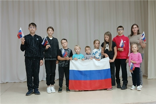 Историко-патриотический час «Государственные символы России» проведен в Большеатменском СДК