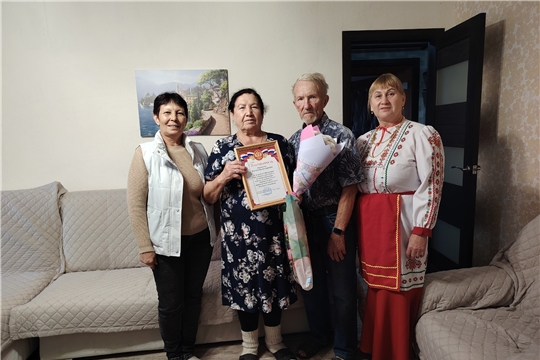 Поздравление  на дому Харитоновой Валентины с 80-летним юбилеем 