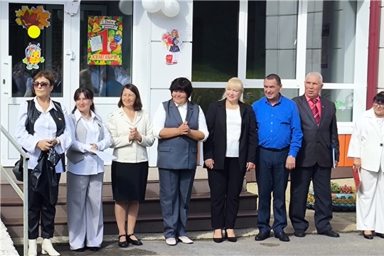 Заведующая Староатайским СДК поздравила учеников и преподавателей с новым учебным годом