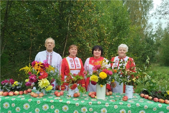 В Мижеркасинском СДК проведен конкурс цветов «Осенний букет»!