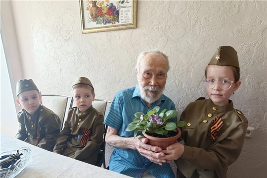 Патриотическая акция «Цветок ветерану».Встреча поколений в рамках проекта «Тимуровская команда»