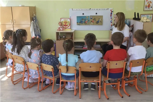 Сегодня ребята группы «Светлячок» отправились в страну «Дорожных знаков»