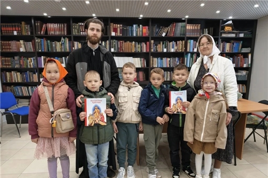Экскурсия в библиотеку при храме иконы Божией Матери "Взыскание погибших"