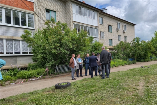 Представители Республиканского института развития строительства выехали на место взрыва бытового газа в п. Опытный (г. Цивильск) для оценки состояния здания и подготовки проектно-сметной документации