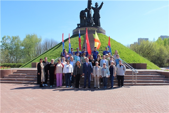 Возложение цветов к Монументу Славы накануне 9 мая