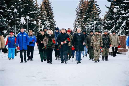 Глава Чувашии Олег Николаев почтил память воинов, защищавших рубежи Отечества
