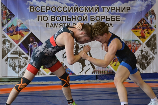 Состоялось открытие первенства Приволжского федерального округа по спортивной борьбе среди юниоров до 24 лет