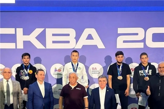 Второй среди студентов в весе до 61 кг