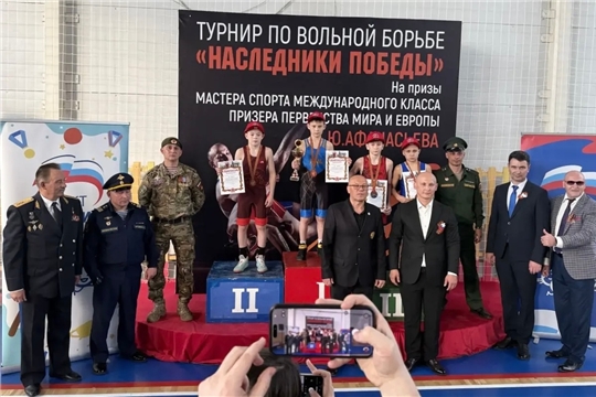 В Канаше состоялись Республиканские соревнования по вольной борьбе «Наследники Победы»