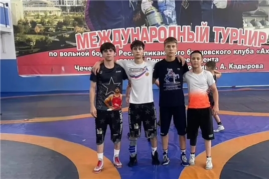 Наши борцы на тренировочных сборах в Грозном