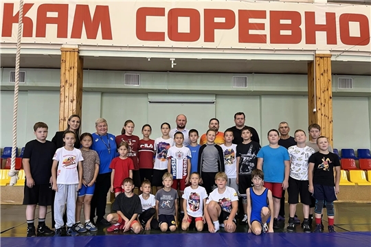 Сотрудник полиции провел встречу с юными спортсменами СШОР № 5 им. В.Н. Кочкова, приуроченную ко Дню солидарности в борьбе с терроризмом