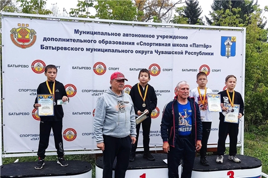 Урожай медалей: борцы СШОР №5 успешно выступили на серии турниров
