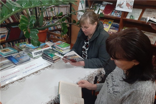 Громкие чтения «С книжкой на скамейке» в рамках проекта «Судьба сельской школы» (Чукальская с/б)