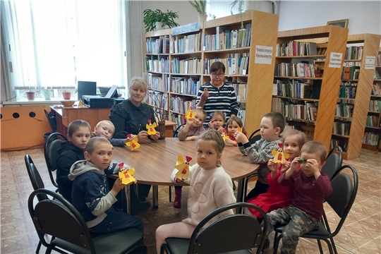 Литературно-православный час «Под звон колоколов Пасхальных» для членов клуба П«очемучки»(Большебуяновская с/б)