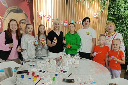 Творческая атмосфера в агромаркете «Пехет» 