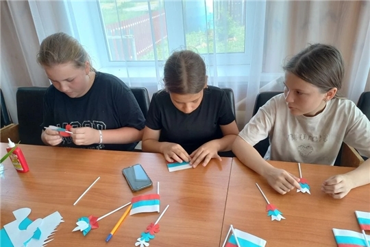 Патриотический час «Моя Россия!» в рамках проекта «Яркое лето Чувашии» (Трёхбалтаевская с/б)