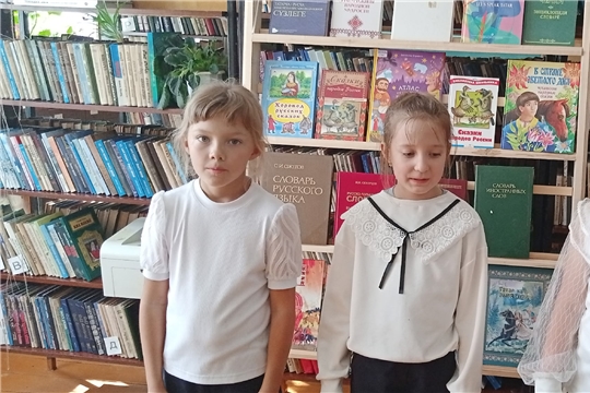 Тематический час «Волшебство слов: языки народов России» в рамках проекта Главы Чувашской Республики Олега Николаева «Ярко в Чувашии»  (Асановская с/б)