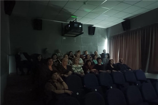Сотрудники Карабай-Шемуршинского дома-интерната Минтруда Чувашии организованно посетили кинотеатр «КиноМир-Шемурша».