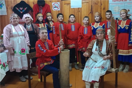 В Карабай-Шемуршинском сельском доме культуры прошло праздничное мероприятие «Дружба народов — сила России».