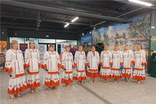 4 июня артисты Бичурга-Баишевского Центрального сельского дома культуры и Асановского сельского клуба Шемуршинского муниципального округа успешно выступили в Чебоксарах в рамках культурной программы на популярной площадке агромаркета «Пехет».