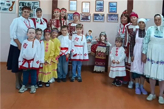 В Шемуршинском округе накануне Дня Республики прошел яркий этнографический праздник.