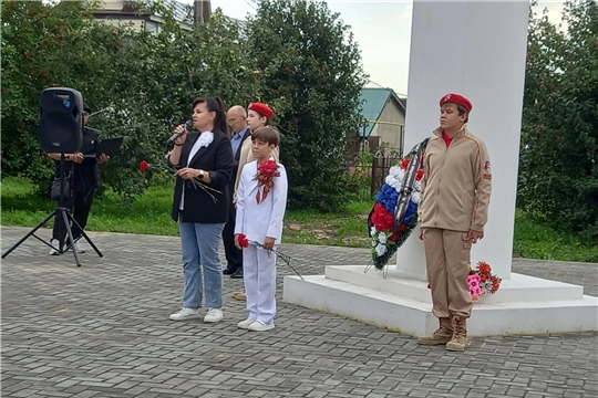 В селе Шемурша прошел торжественный митинг памяти Героя России Олега Долгова, приуроченный к 50-летию со дня его рождения. 