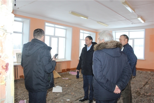 Глава Шемуршинского муниципального округа Сергей Галкин проверил ход капитального ремонта Карабай- Шемуршинской школы