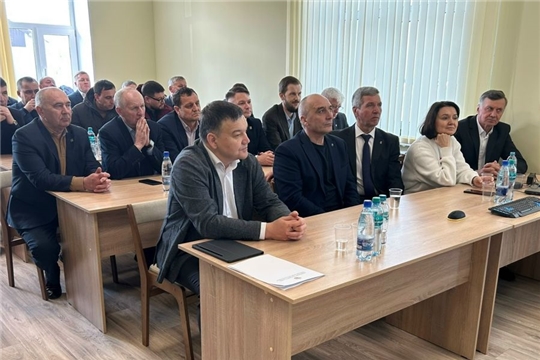 Сегодня глава Шемуршинского муниципального округа Сергей Галкин принял участие в выездном семинар-совещании в Урмарском муниципальном округе.