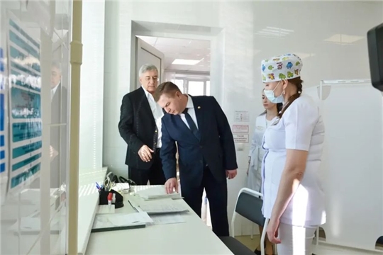Вице-премьер Правительства Чувашии Владимир Степанов проверил готовность поликлиники ГКБ №1 к новому режиму работы
