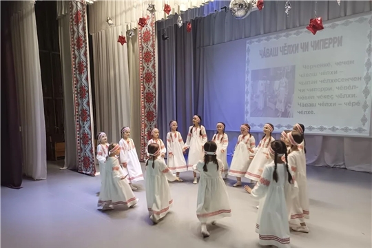 В Центральном Дворце культуры села Шемурша состоялось торжественное мероприятие «Родной язык – неиссякаемый родник» (Чăваш чĕлхи – тапса тăракан çăлкуç), посвященное Дню чувашского языка