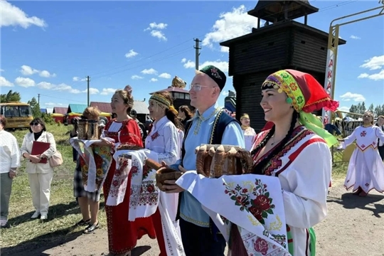 Акара - авăн,  Акатуйра - савăн!» - çапла пехилленĕ пире мăн асаттесем