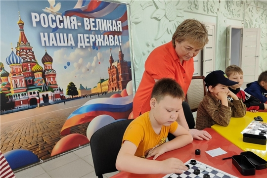 Стратегия по-русски: в Ходарском сельском Доме культуры юные интеллектуалы сразились в шашечном турнире