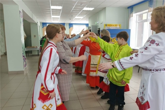 Шумно, весело, дружно: в Ходарском СДК отметили День народных игр