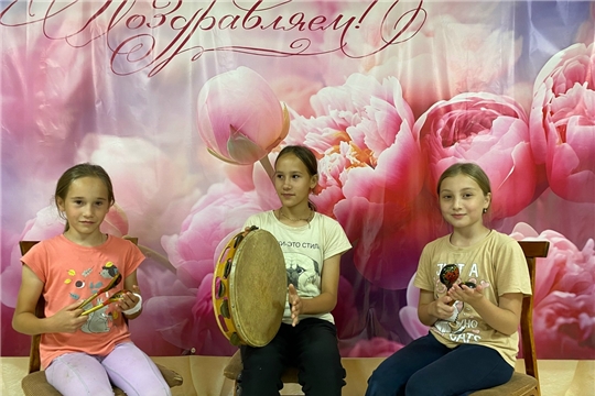 В Краснооктябрьском сельском клубе прошел праздник фольклора «Манăçми аваллăх»