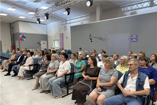 Творчество и гражданский долг: сотрудники Информационно-ресурсного центра культуры выступили на торжественном мероприятии в честь Дня избирательных комиссий