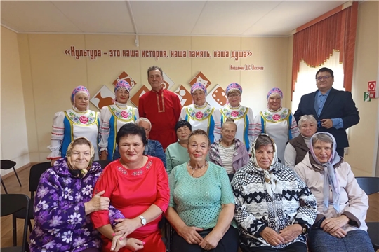 В Русско-Алгашинском сельском клубе состоялось открытие творческого сезона «Осенний листопад»