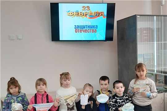 Мастер - класс поделок «Празднует февраль Армии рожденье» в Нижнекумашкинской сельской библиотеке