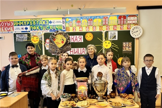 Сотрудник городской детской библиотеки имени С. Я. Маршака подарила учащимся МБОУ «СОШ №2» настоящий праздник!