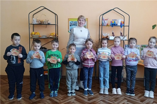 Туванская сельская библиотека им. Г. И. Фёдорова провела творческий час «Сюрприз для мамы»