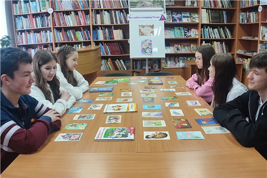 В литературном семейном клубе «Радостные чтения» состоялась литературно-музыкальная композиция «Весны прекрасные мгновенья»