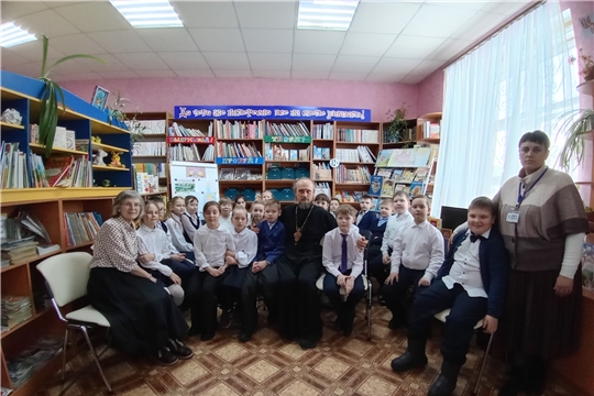 В рамках Единого дня православной книги в городской детской библиотеке им. С. Я. Маршака прошел урок знакомство «Книга, которая дарит добро»